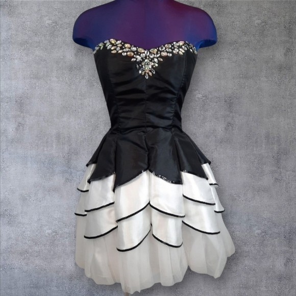 Deb Formal Ballet Dress Layered Tulle Tulip Tutu Black & White Size 11/12 Junior - Picture 1 of 9